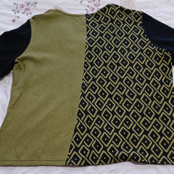 Parsley & Sage Black and Olive Diamond Top - Picture 5 of 7
